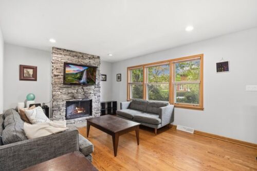 4454 N Richmond Street, Chicago, IL