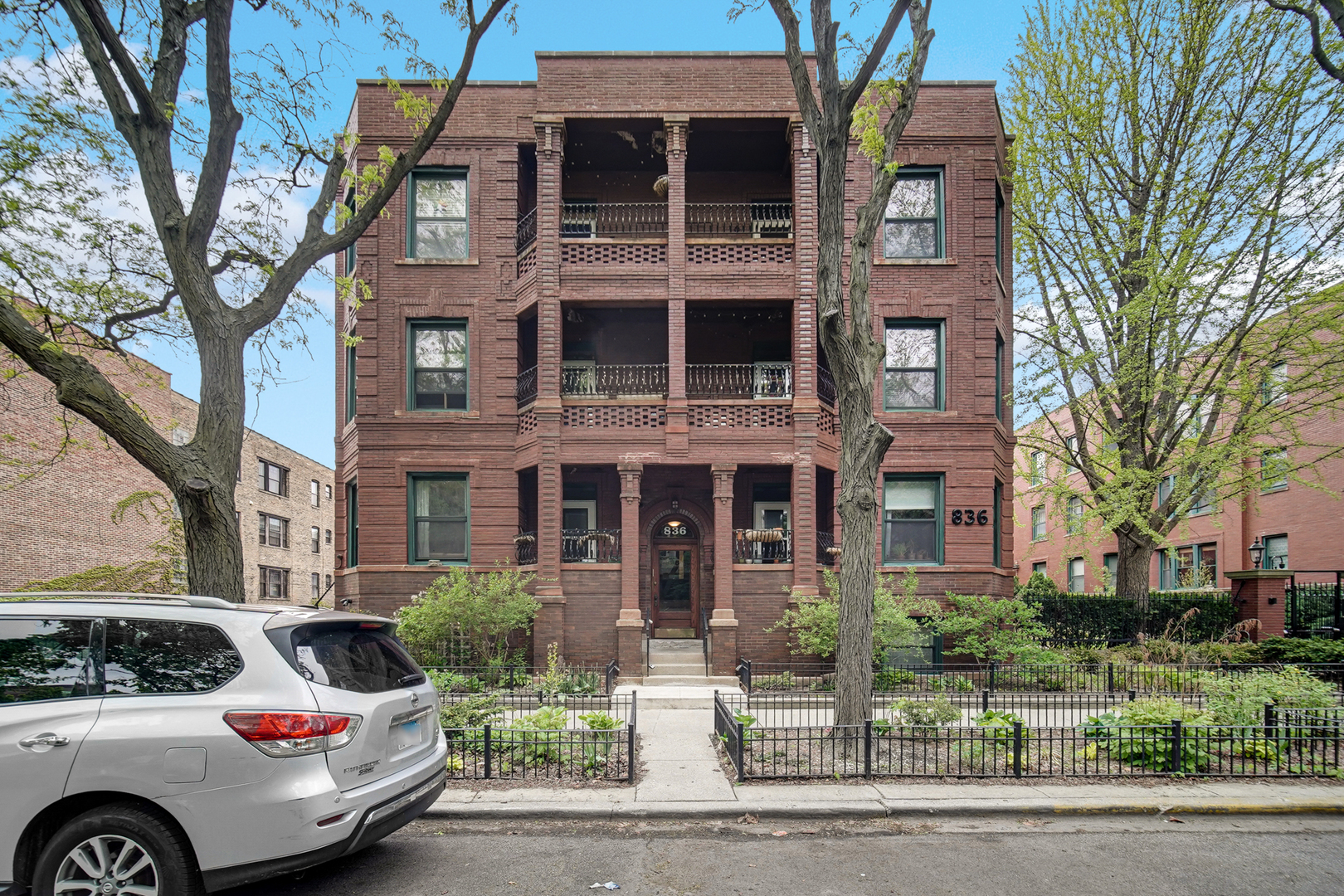 836 W LAKESIDE Place #1W, Chicago, IL