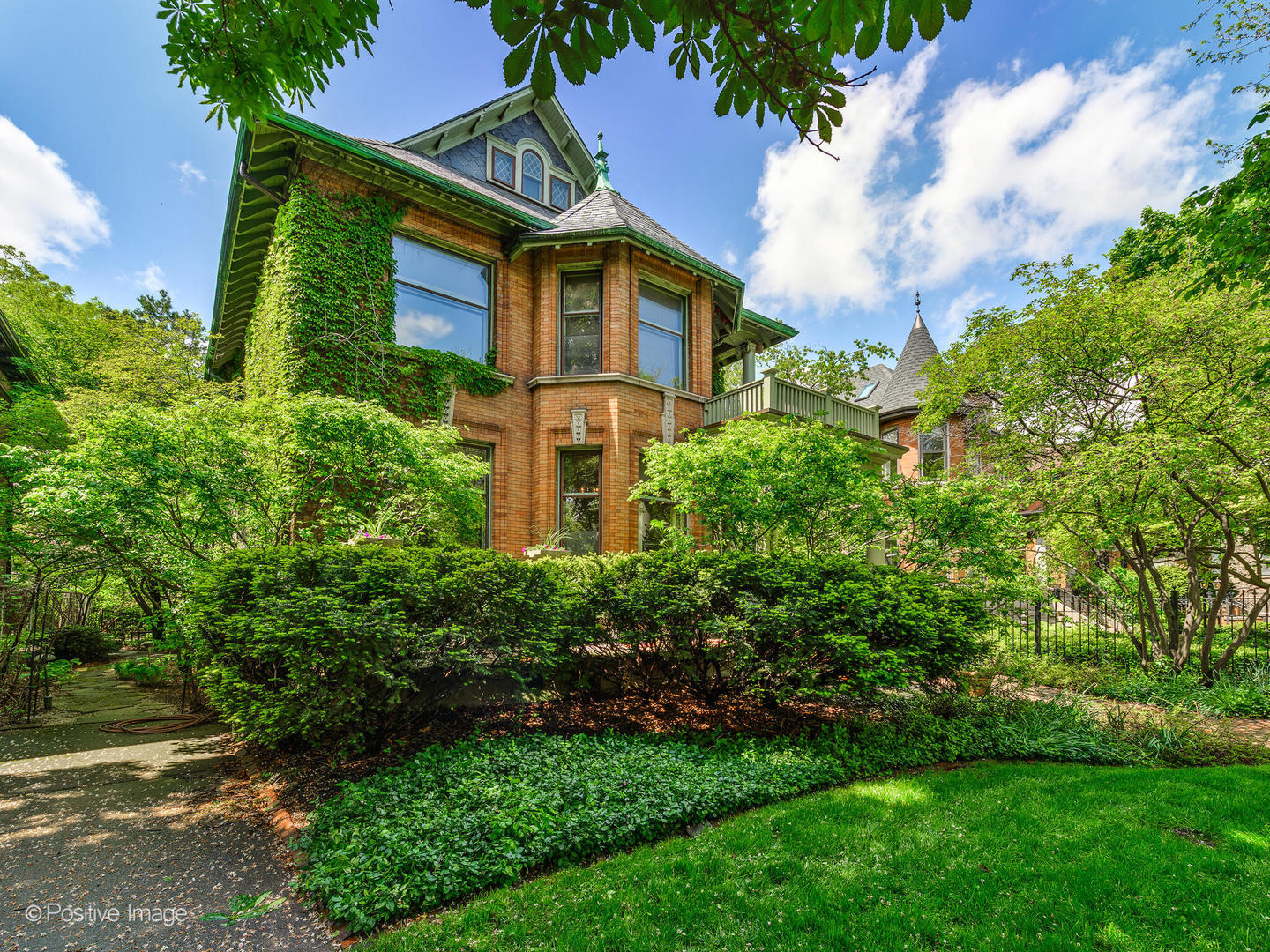 2330 N Kedzie Boulevard, Chicago, IL