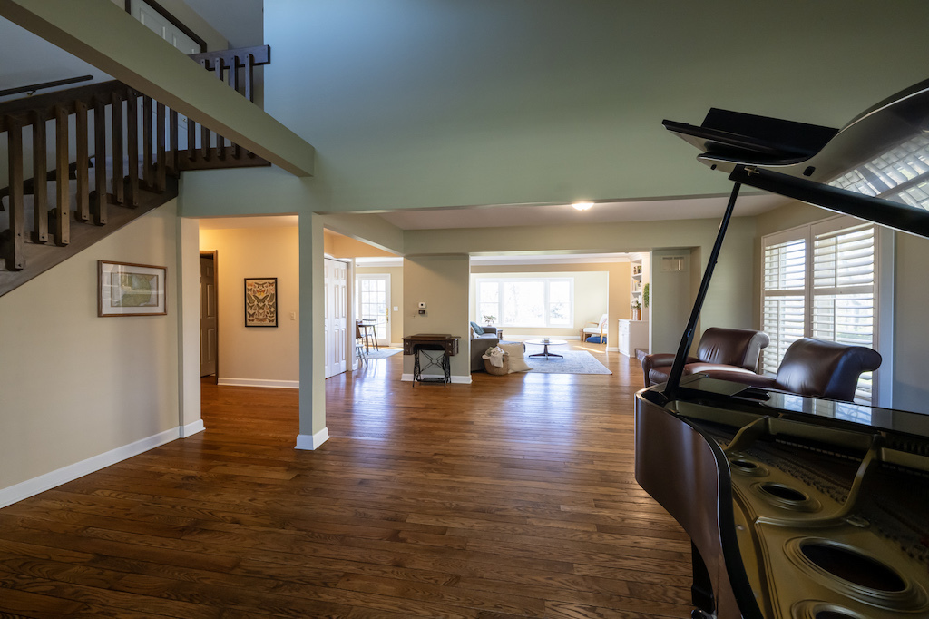 833 Huntleigh Drive, Naperville, IL