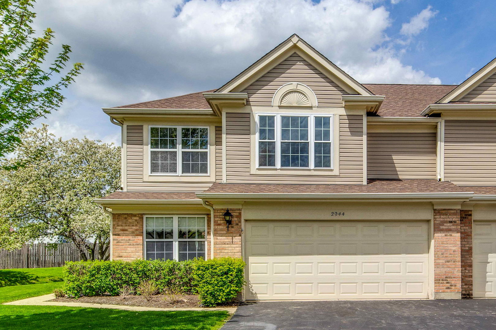 2944 Oak Court #2944, Schaumburg, IL