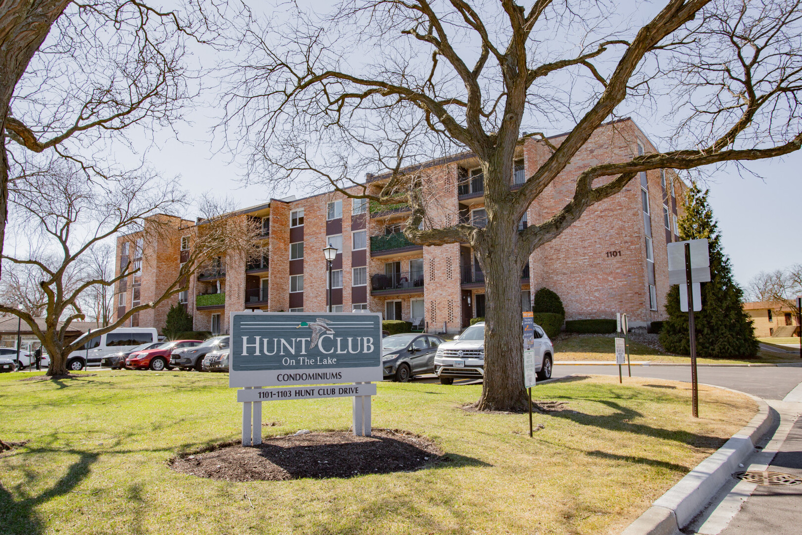 1101 S Hunt Club Drive #403, Mount Prospect, IL