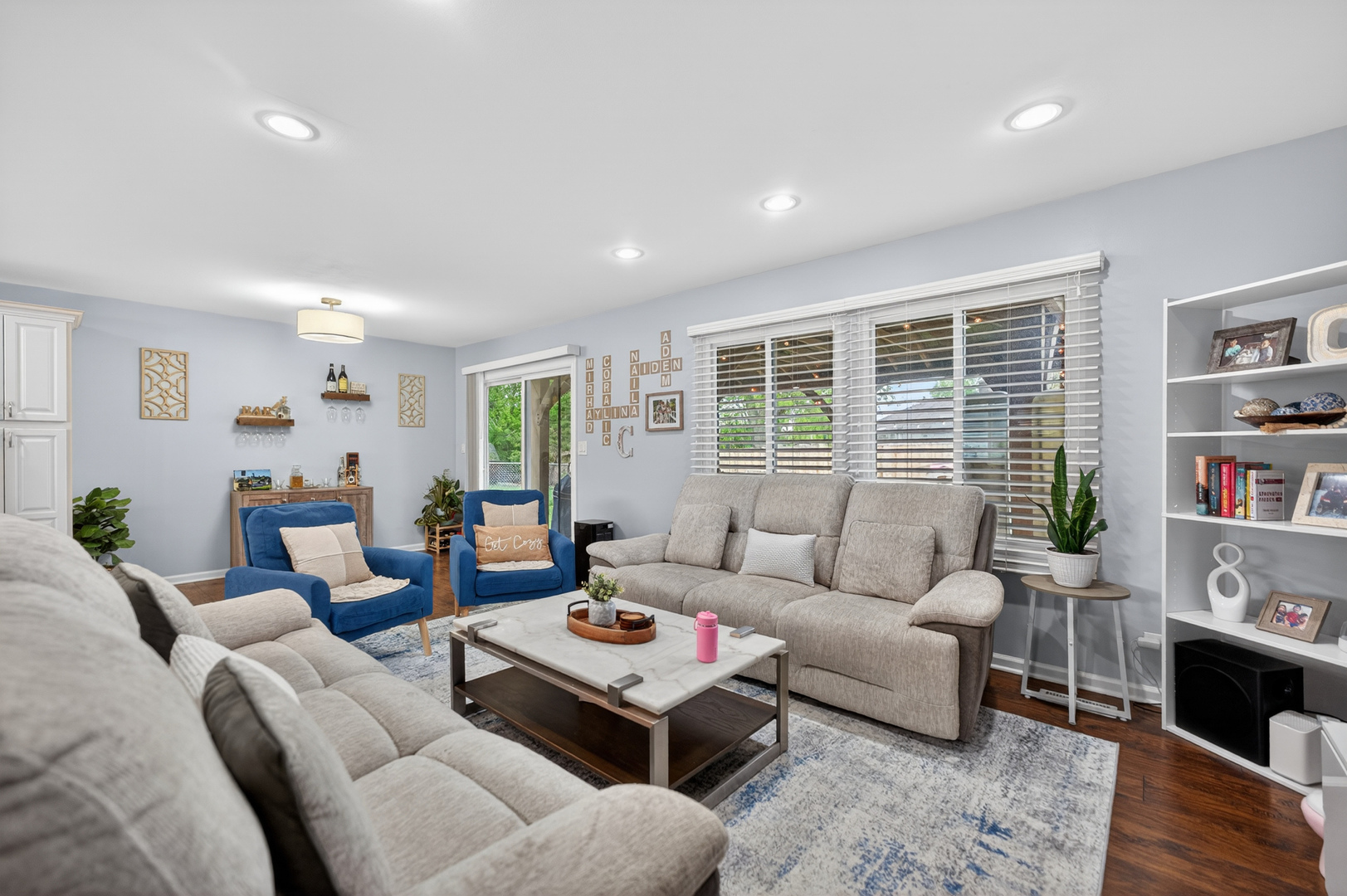 870 W Pine Avenue, Roselle, IL