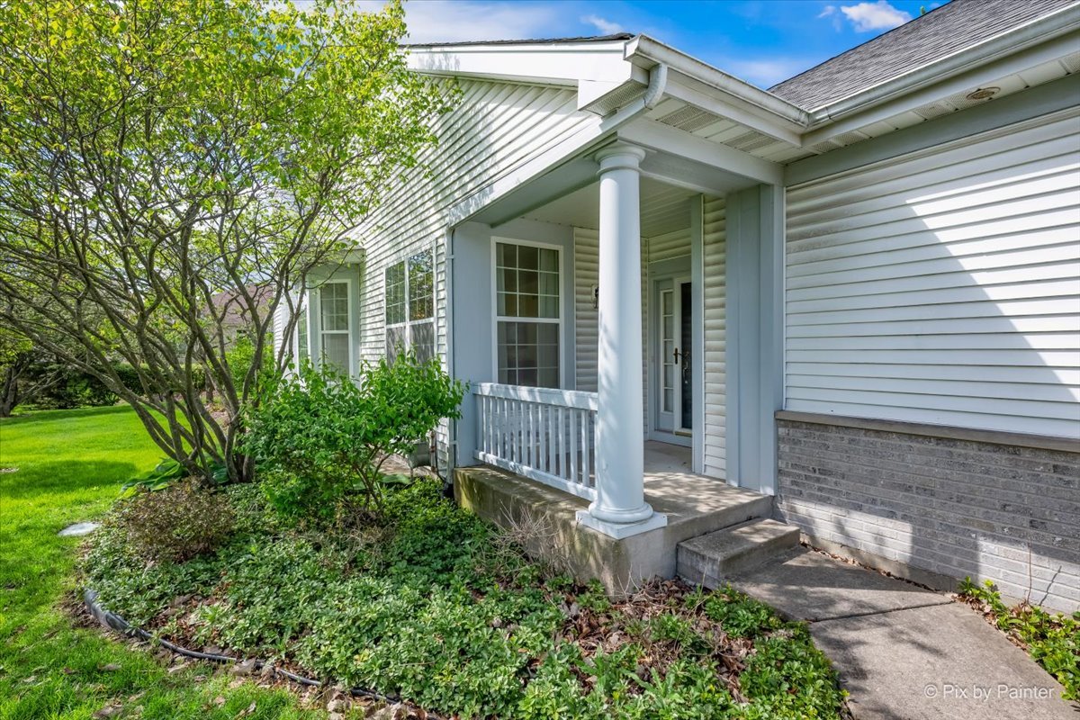 1624 Mansfield Drive, Aurora, IL