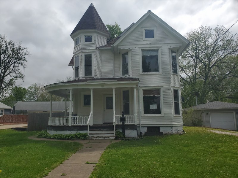 211 S West Street, Cambridge, IL