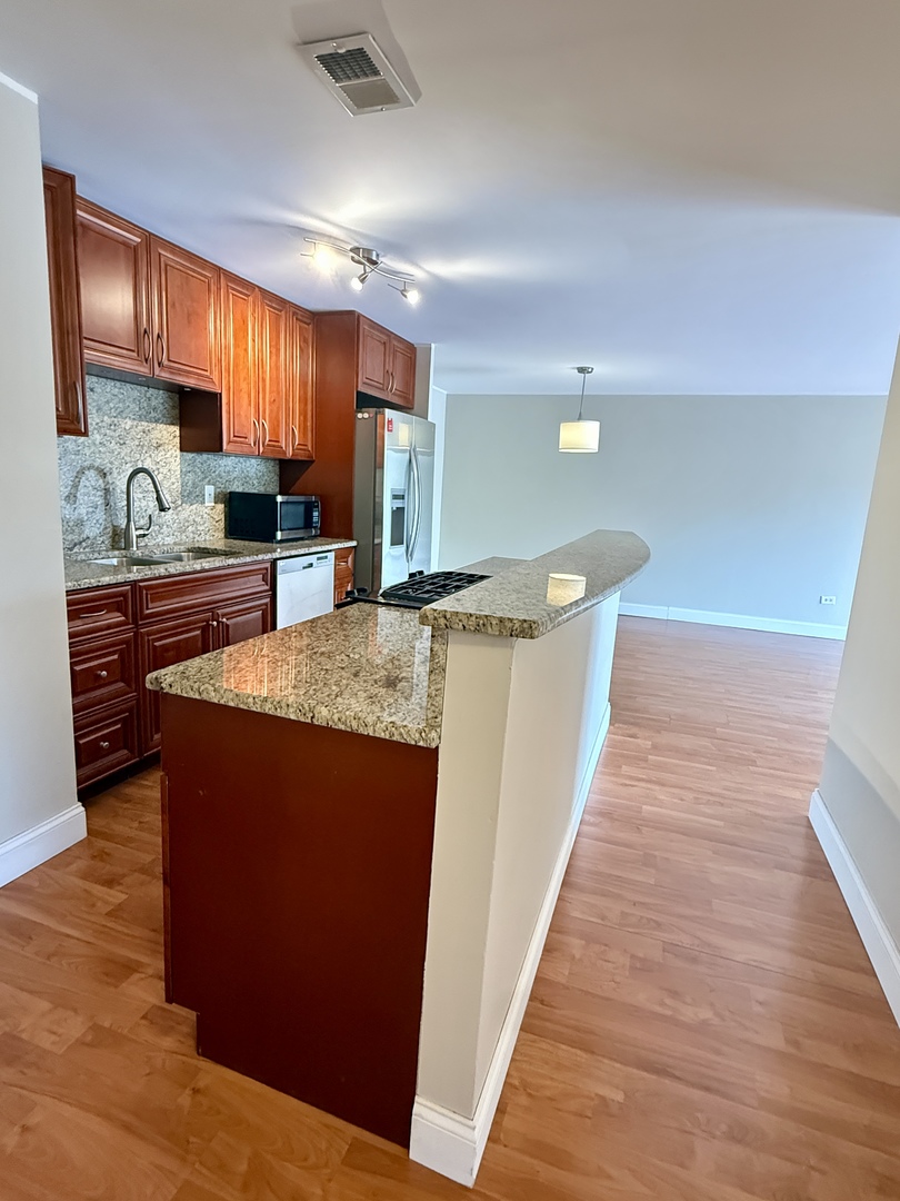 8901 S Roberts Road #203, Hickory Hills, IL