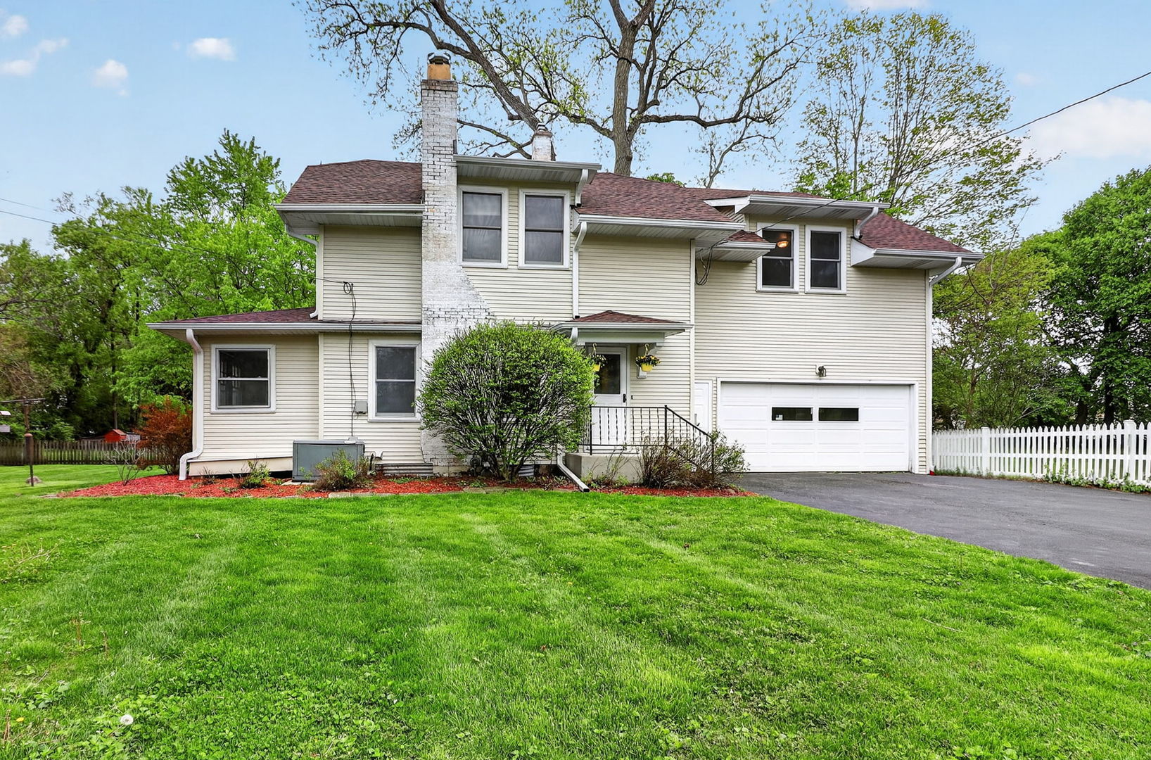 32W183 Glos Street, Wayne, IL