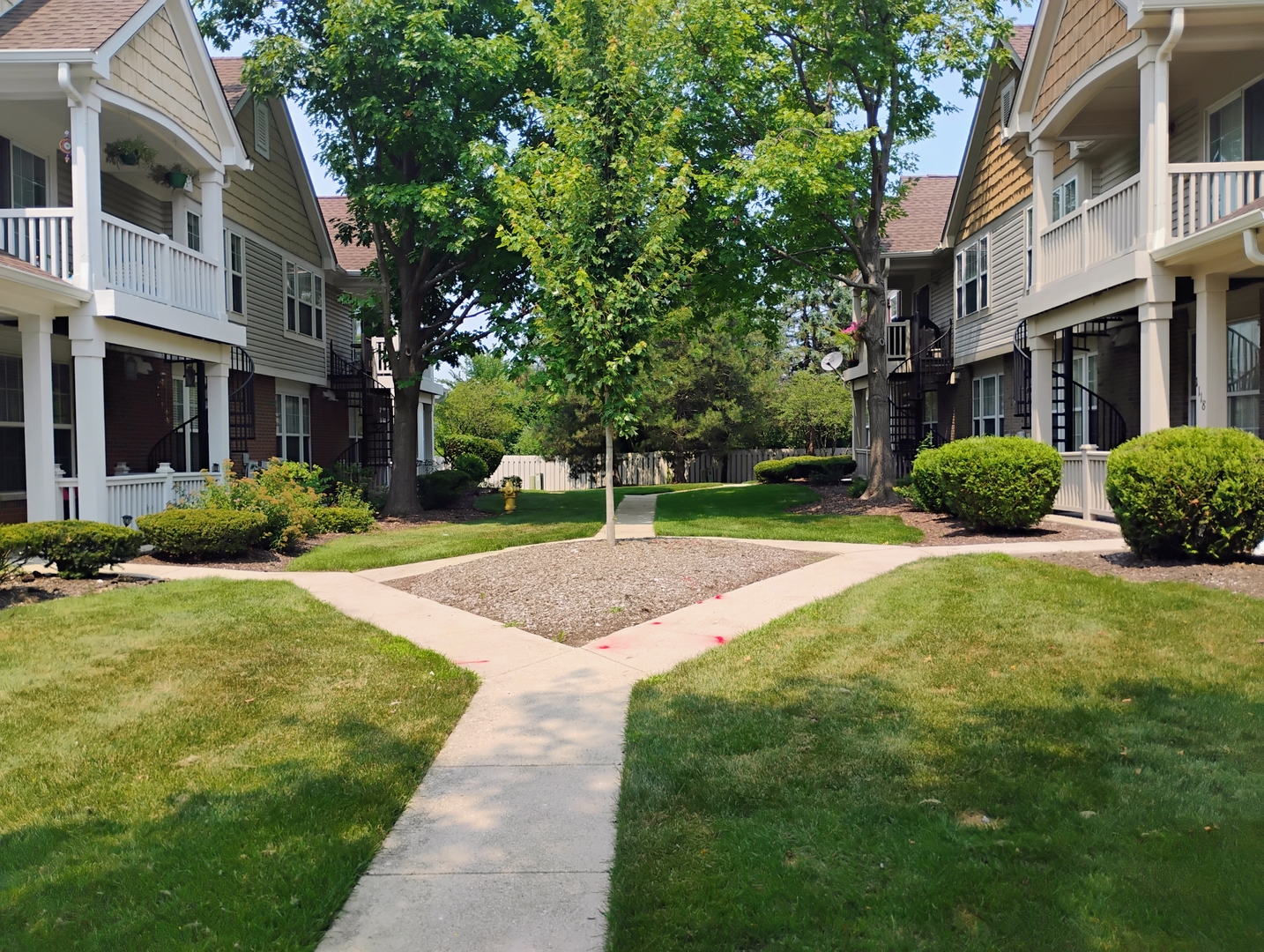 1128 GEORGETOWN Way #1128, Vernon Hills, IL