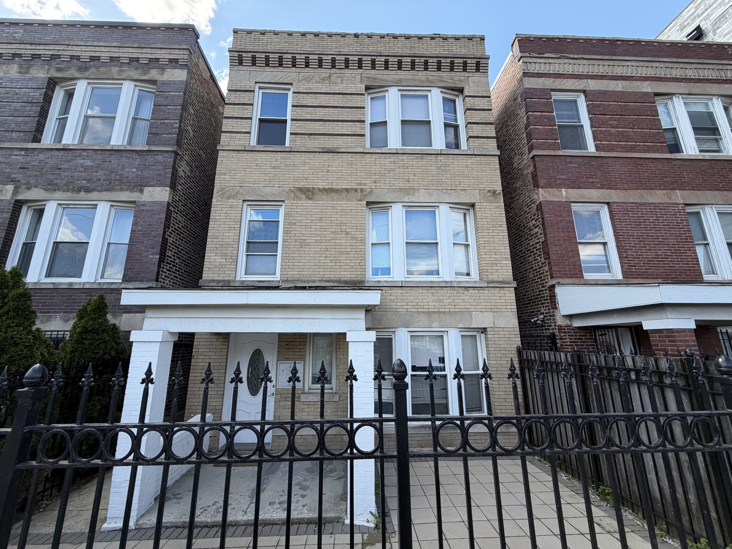 2323 W Fullerton Avenue, Chicago, IL