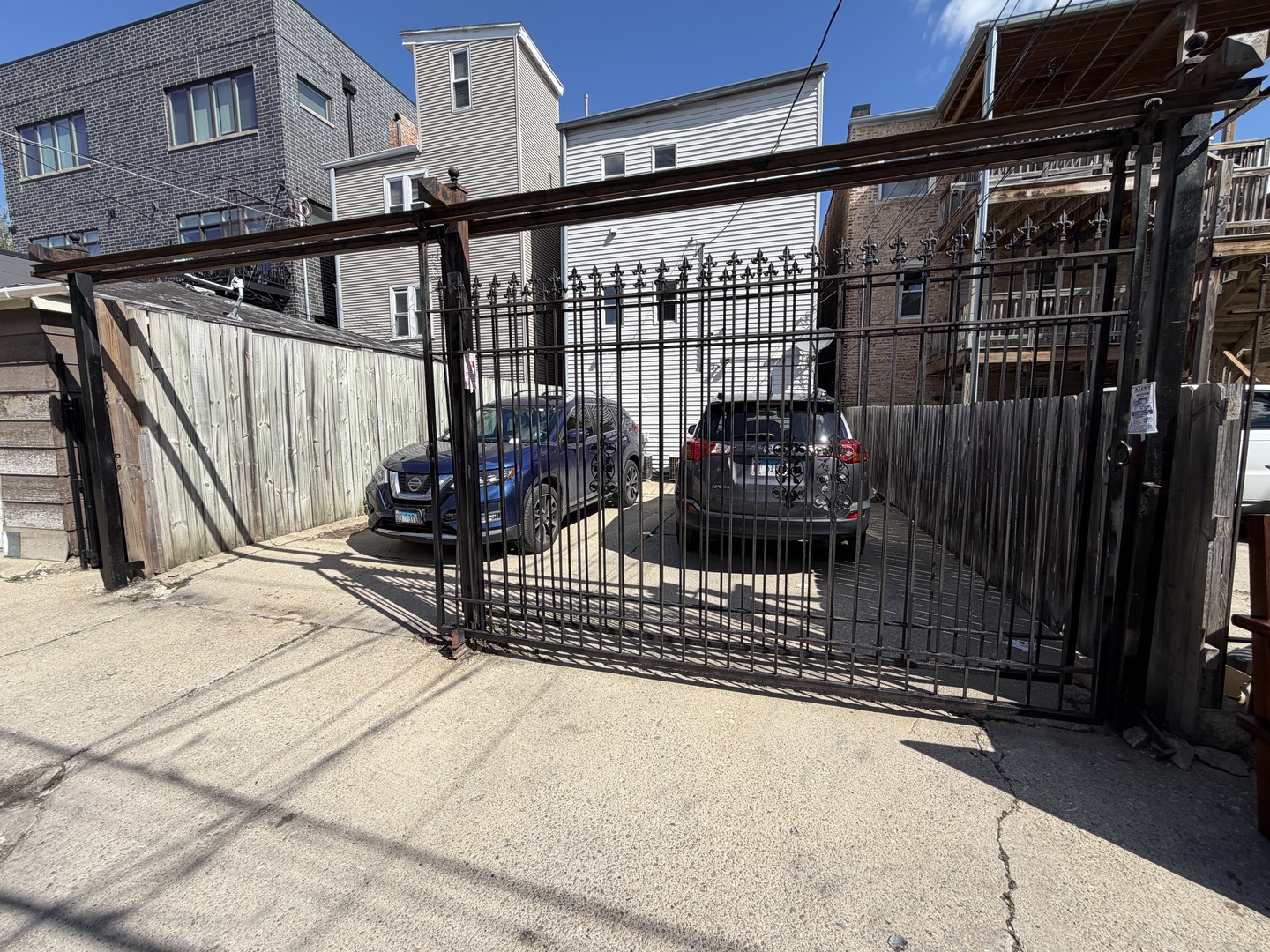 2323 W Fullerton Avenue, Chicago, IL