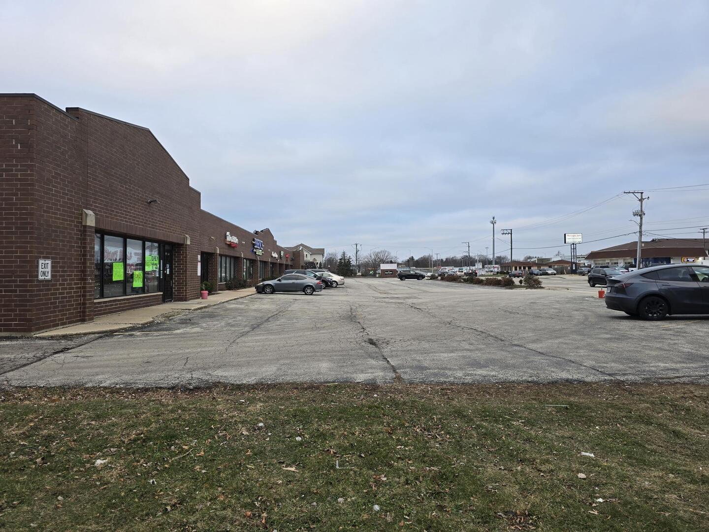 3701 W Grand Avenue, Gurnee, IL