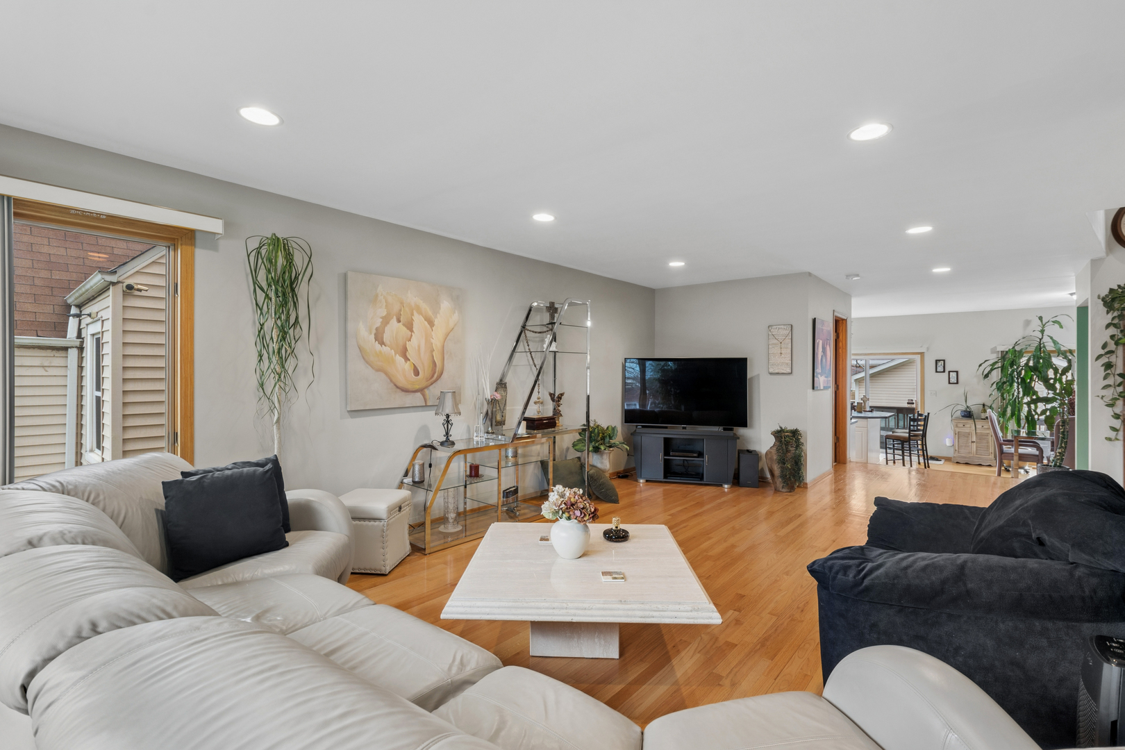 3217 N Paris Avenue, Chicago, IL