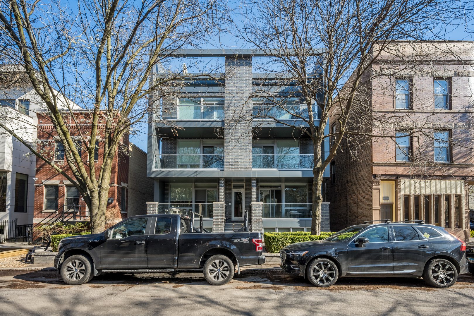 2136 W Lyndale Street #1W, Chicago, IL