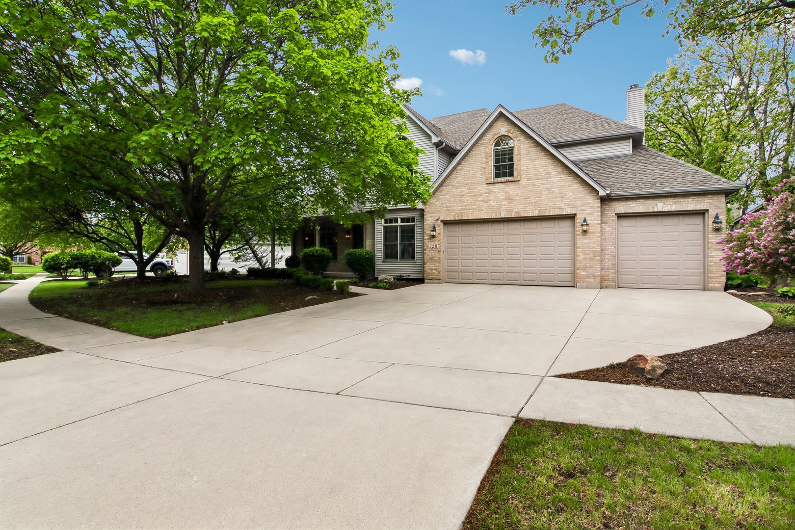 328 Ash Grove Lane, Oswego, IL