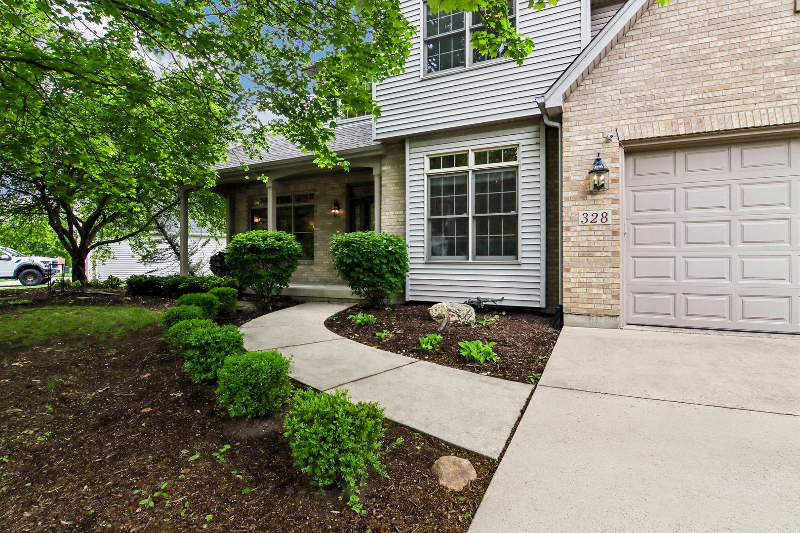 328 Ash Grove Lane, Oswego, IL