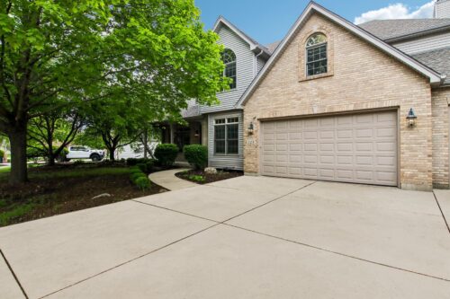 328 Ash Grove Lane, Oswego, IL