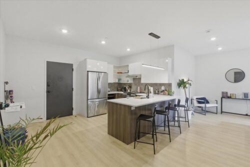 948 W Sunnyside Avenue #215, Chicago, IL