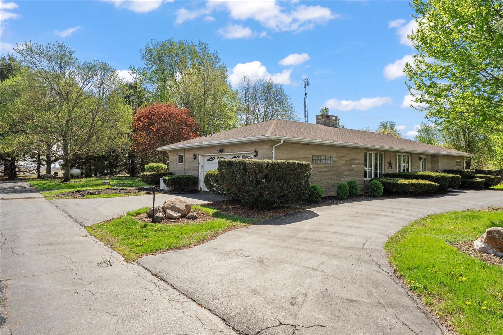 2501 N 4100 East Road, Bellflower, IL