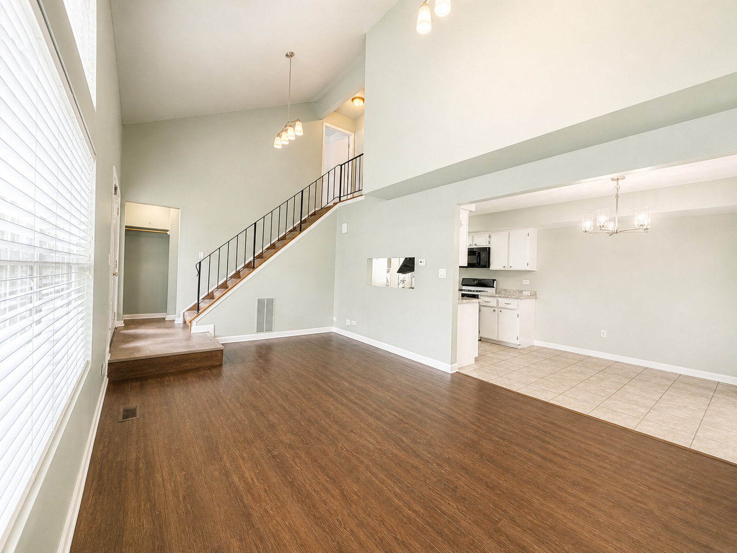 250 Acorn Drive, Streamwood, IL