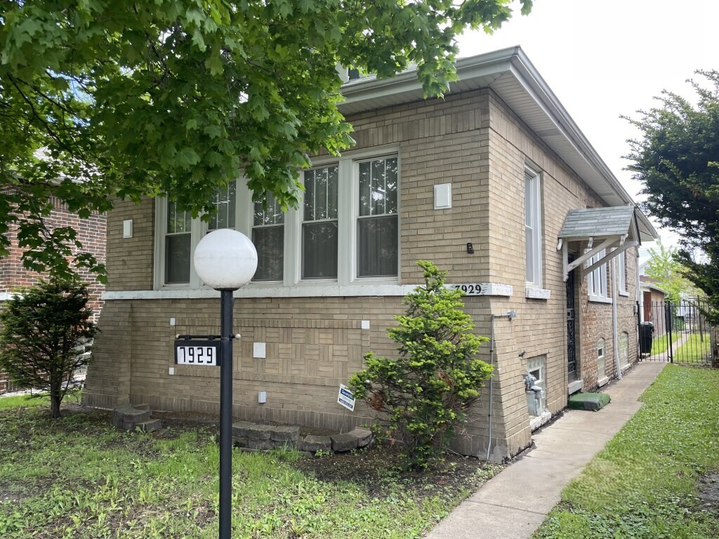 7929 S La Salle Street, Chicago, IL