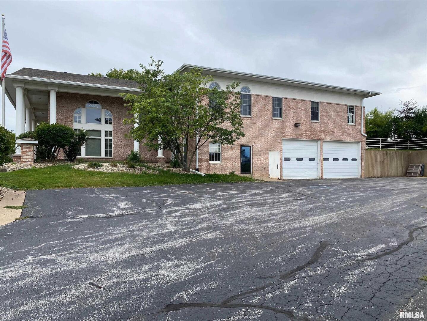 2705 HAPPY JOE Drive, Bettendorf, IA