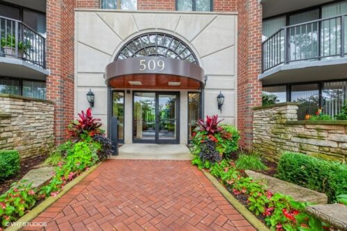 509 Aurora Avenue #202, Naperville, IL