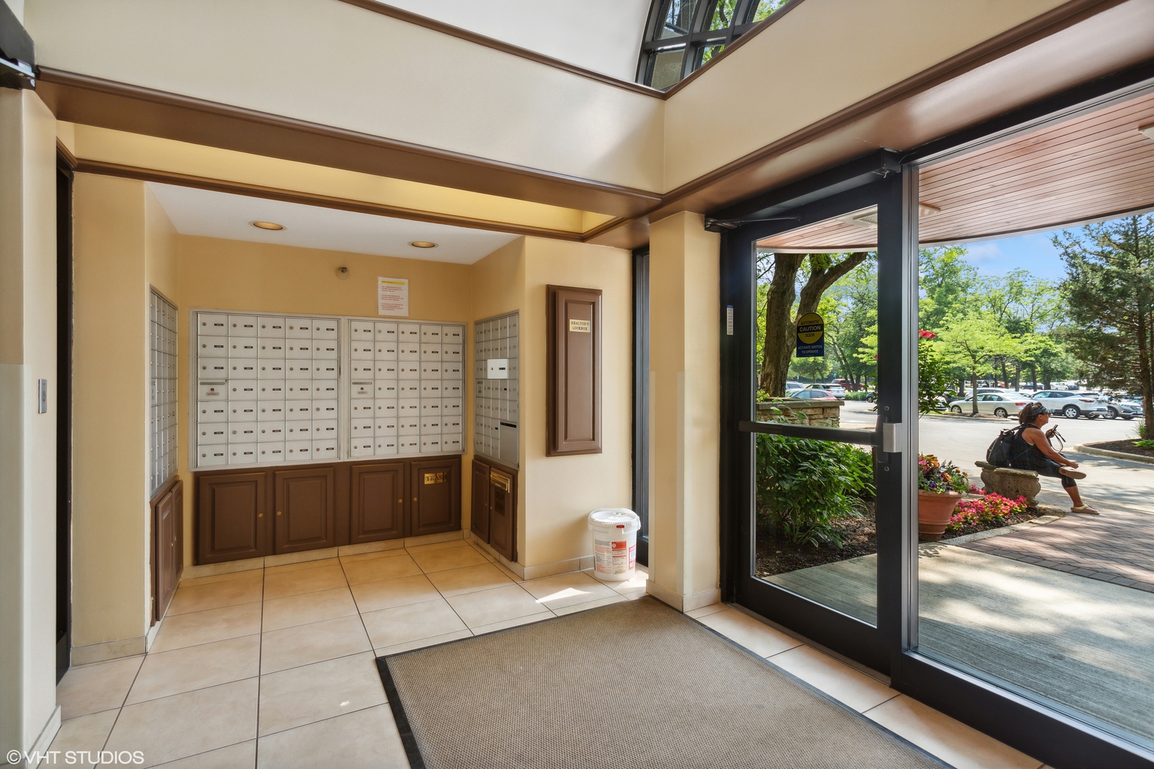 509 Aurora Avenue #202, Naperville, IL