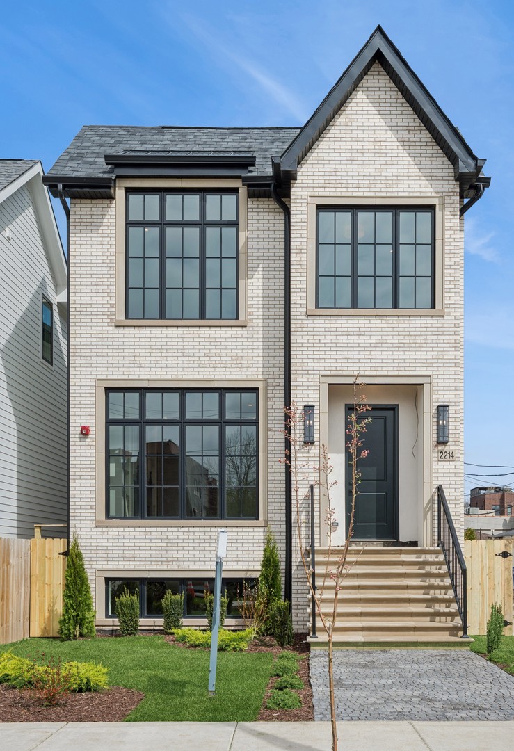 2214 W Oakdale Avenue, Chicago, IL
