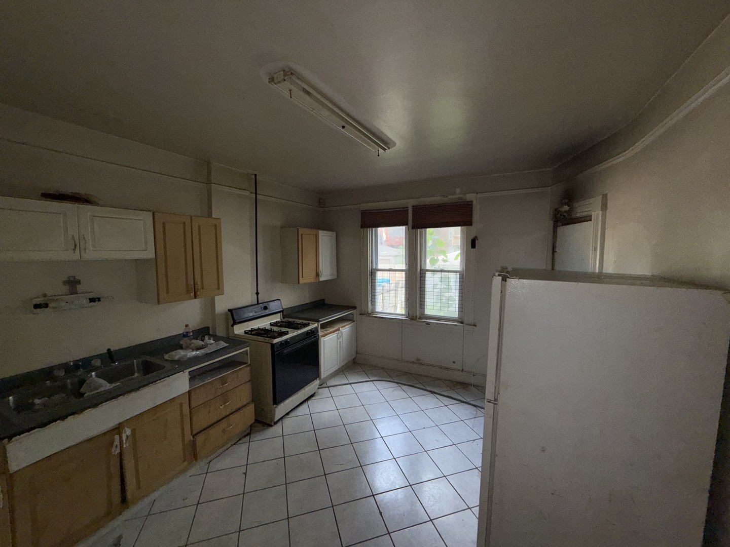 10547 S Corliss Avenue, Chicago, IL