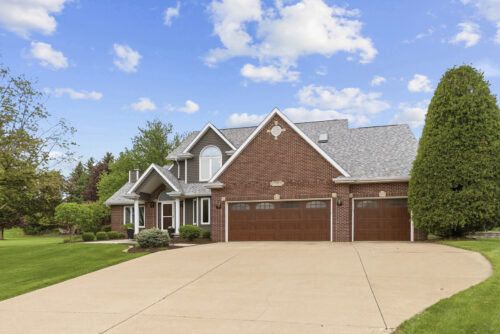 4986 Foxborough Court, Bettendorf, IA