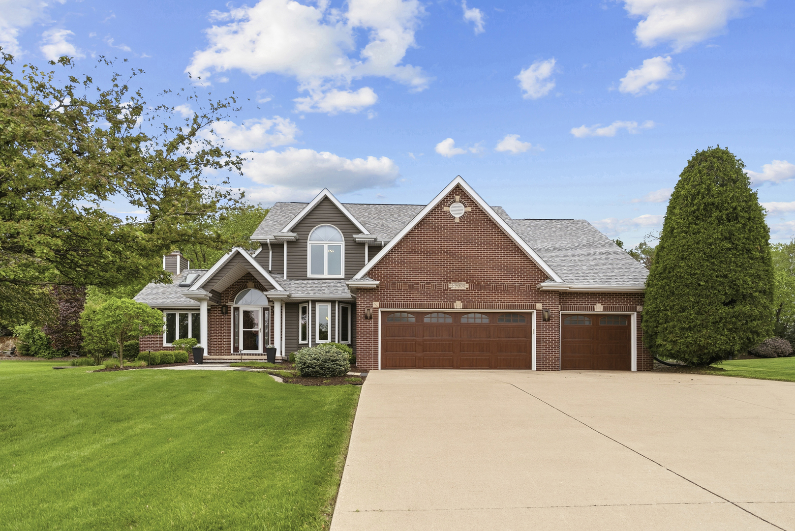 4986 Foxborough Court, Bettendorf, IA