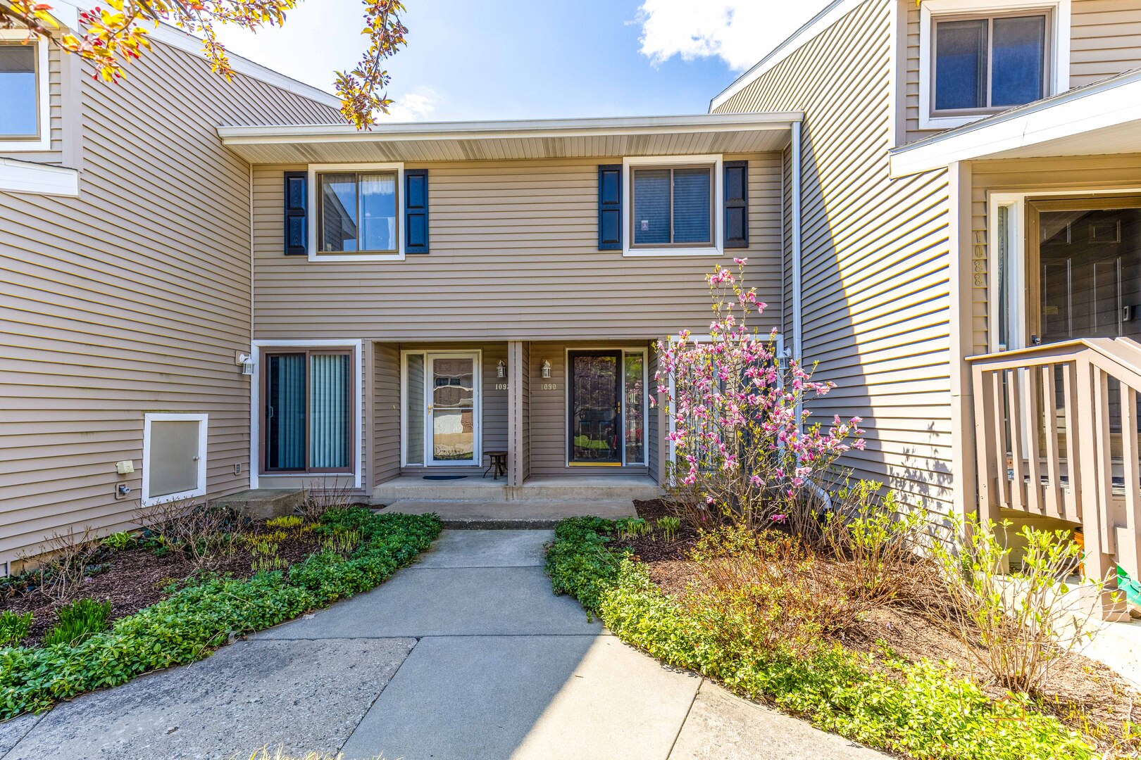 1090 Pine Tree Circle, Buffalo Grove, IL