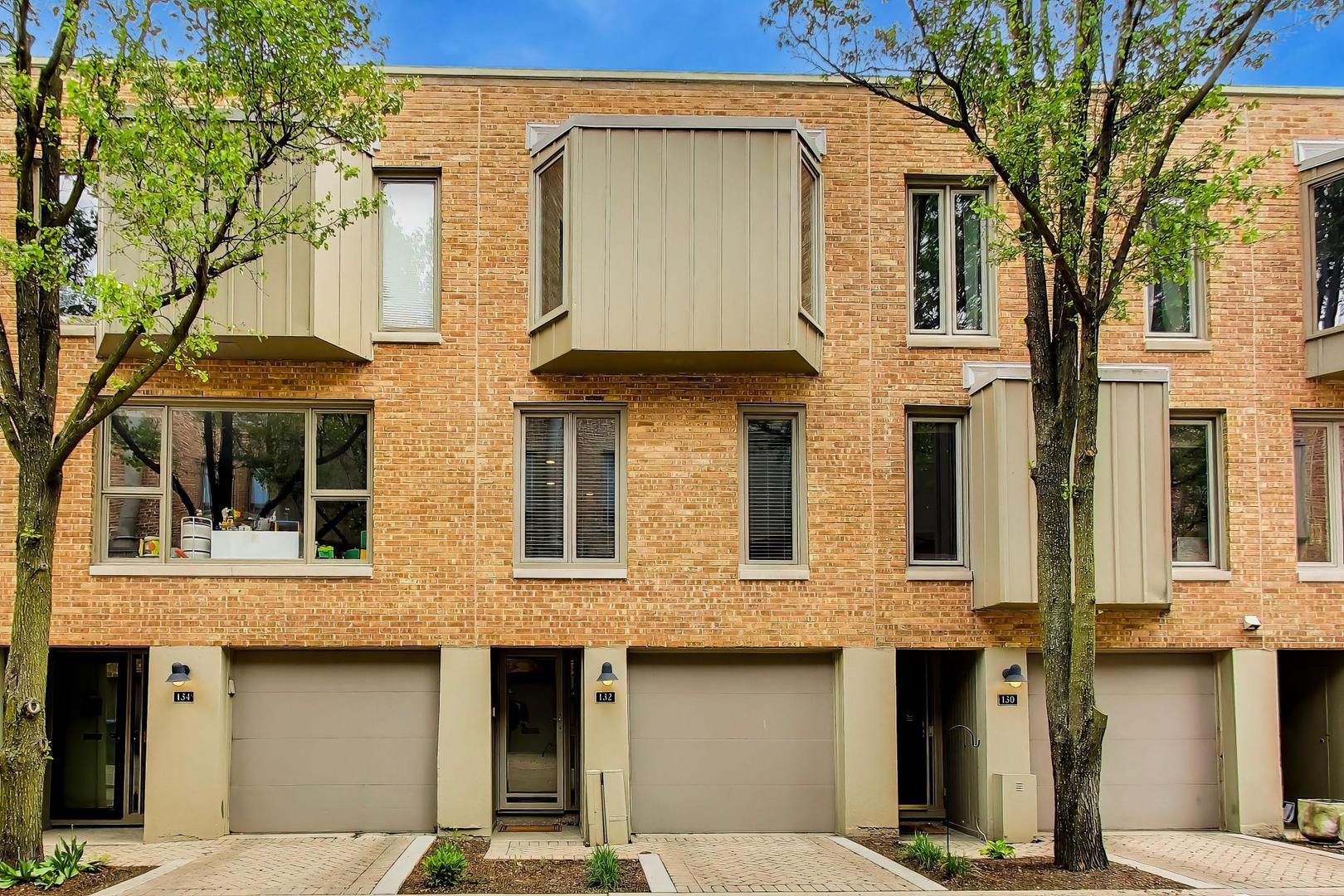 132 Frank Lloyd Wright Lane, Oak Park, IL