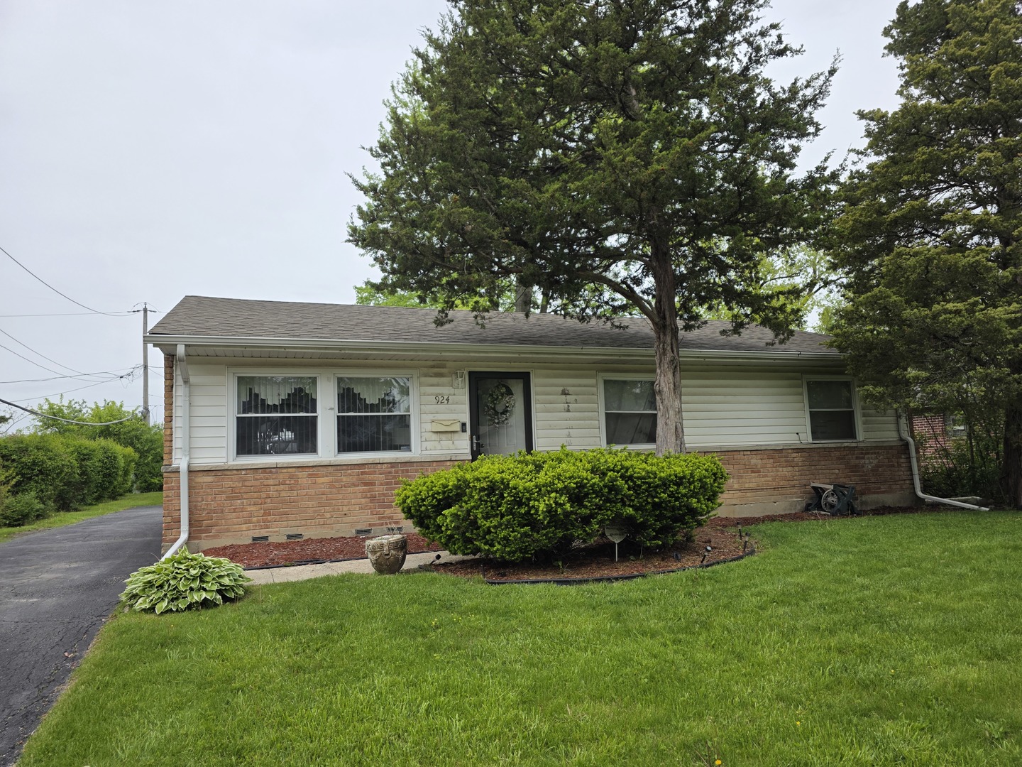 924 Blackhawk Drive, University Park, IL