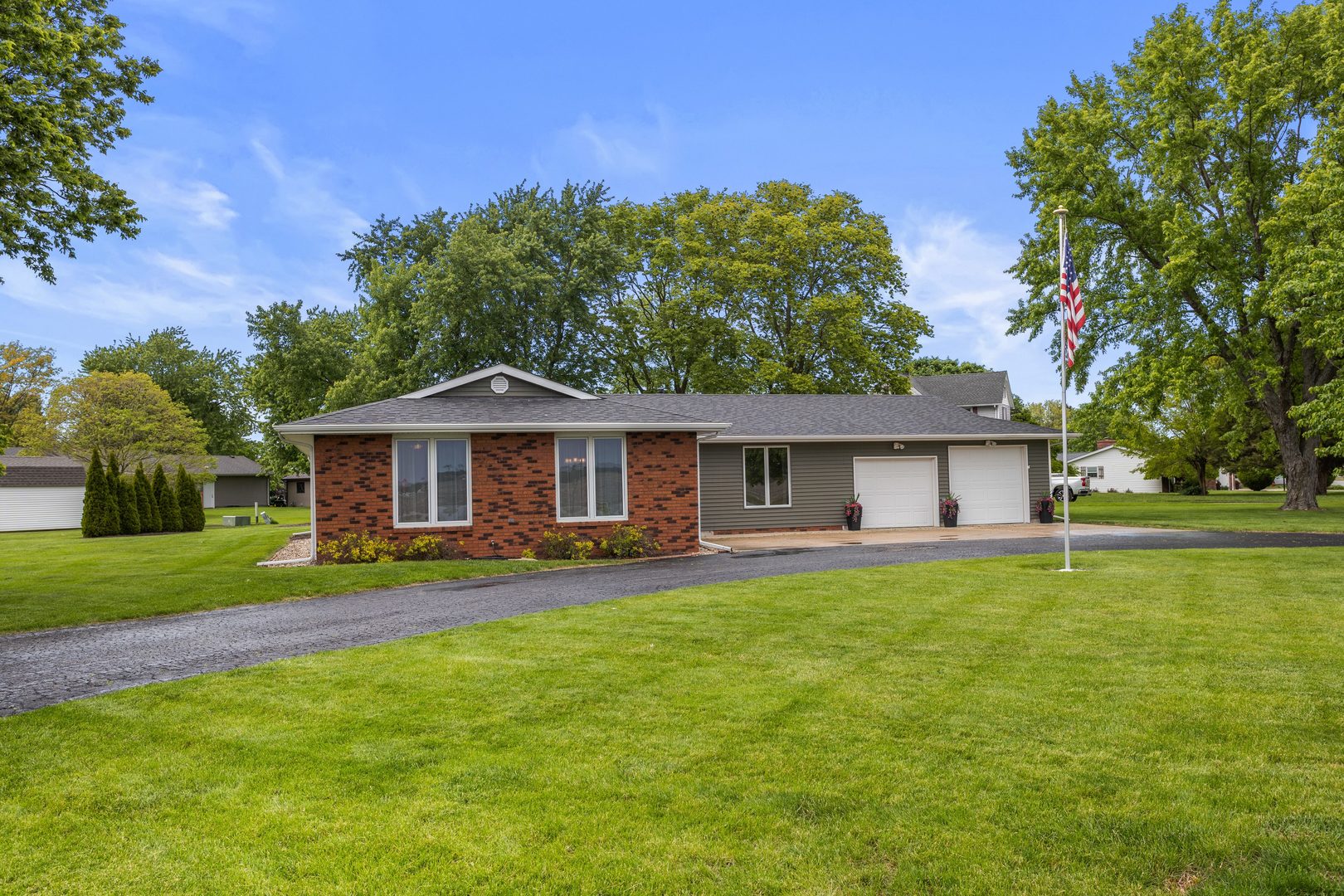 405 N First Street, Fisher, IL