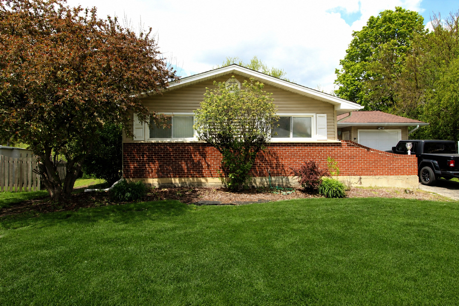 106 Cedar Court, Schaumburg, IL