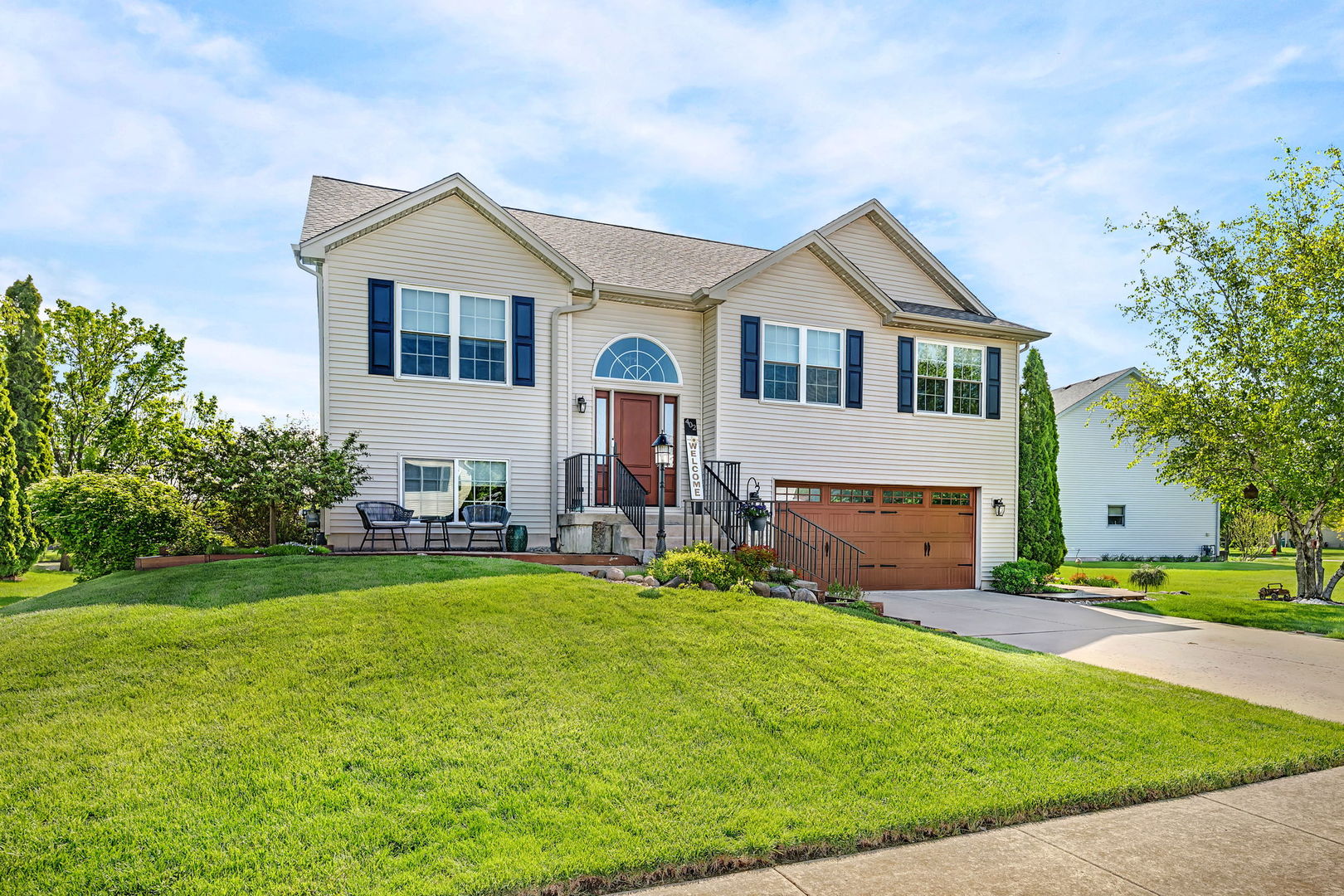 402 Savoy Drive, Shorewood, IL