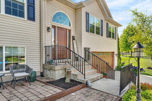 402 Savoy Drive, Shorewood, IL