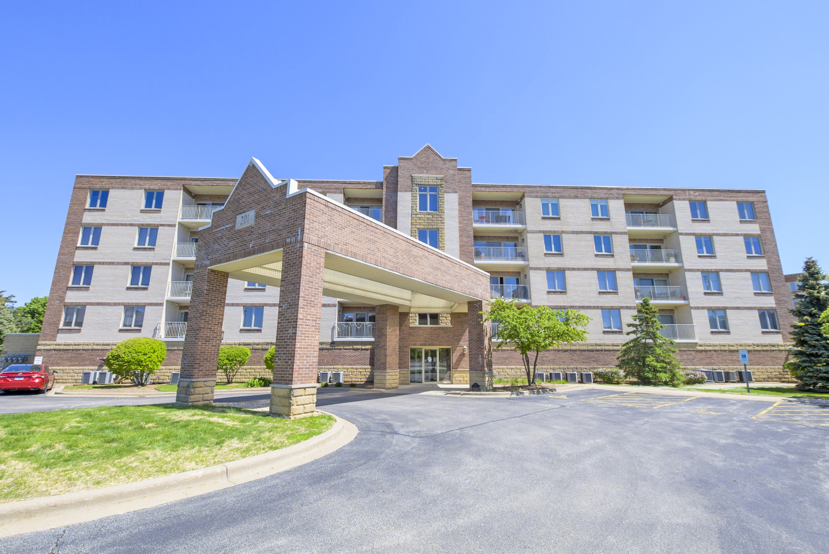 201 W Brush Hill Road #305, Elmhurst, IL