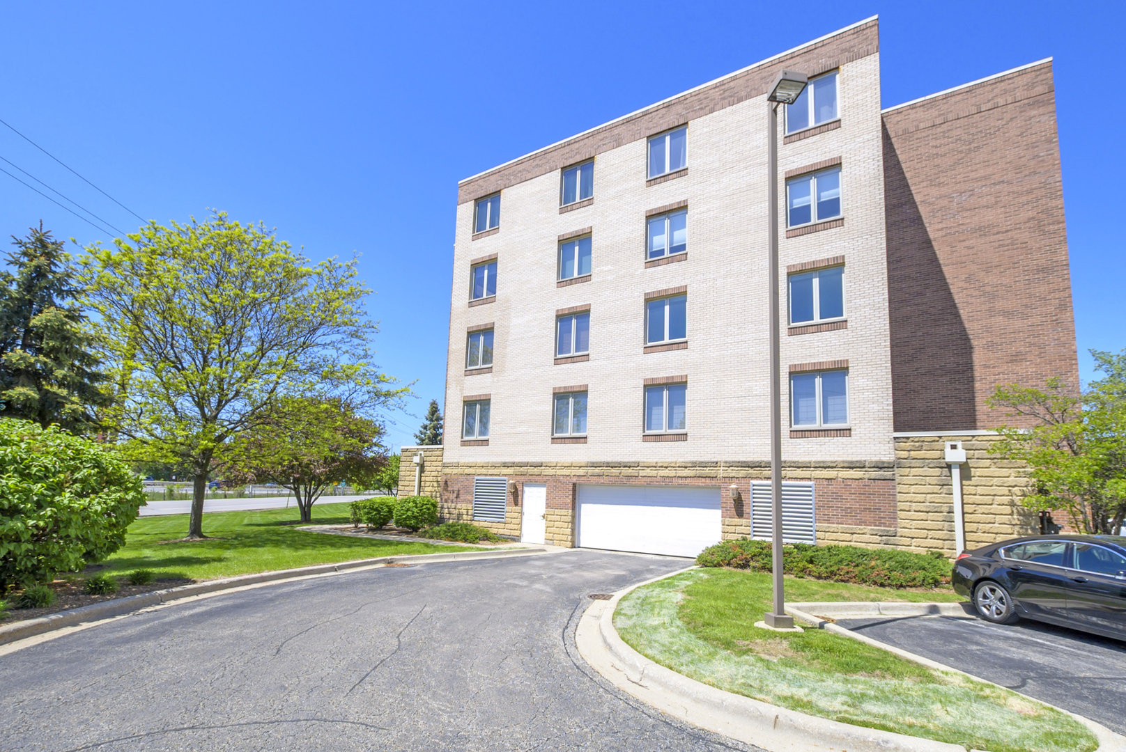 201 W Brush Hill Road #305, Elmhurst, IL