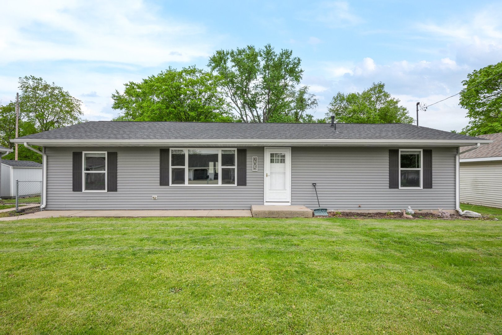 205 E Northline Road, Tuscola, IL
