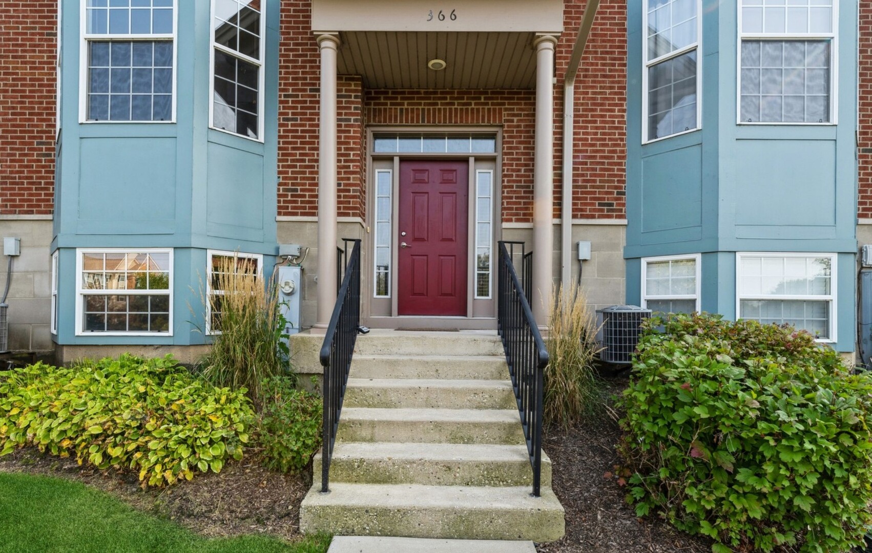 366 Station Park Circle, Grayslake, IL