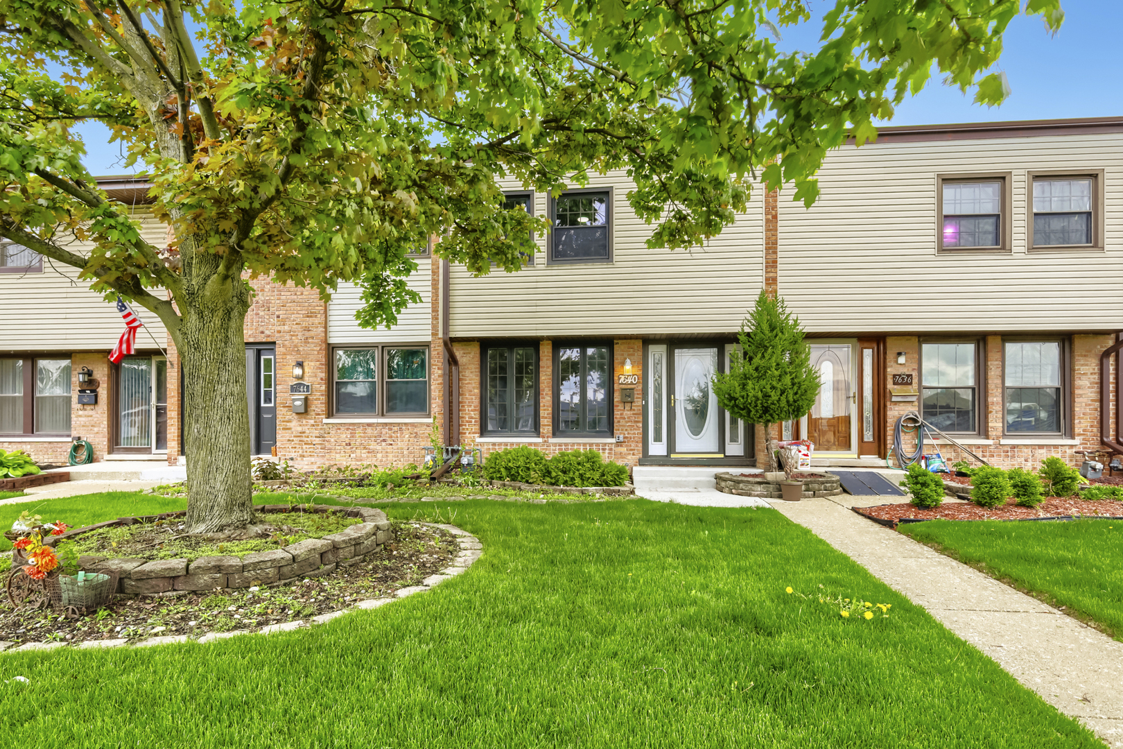 7640 Cork Avenue, Justice, IL