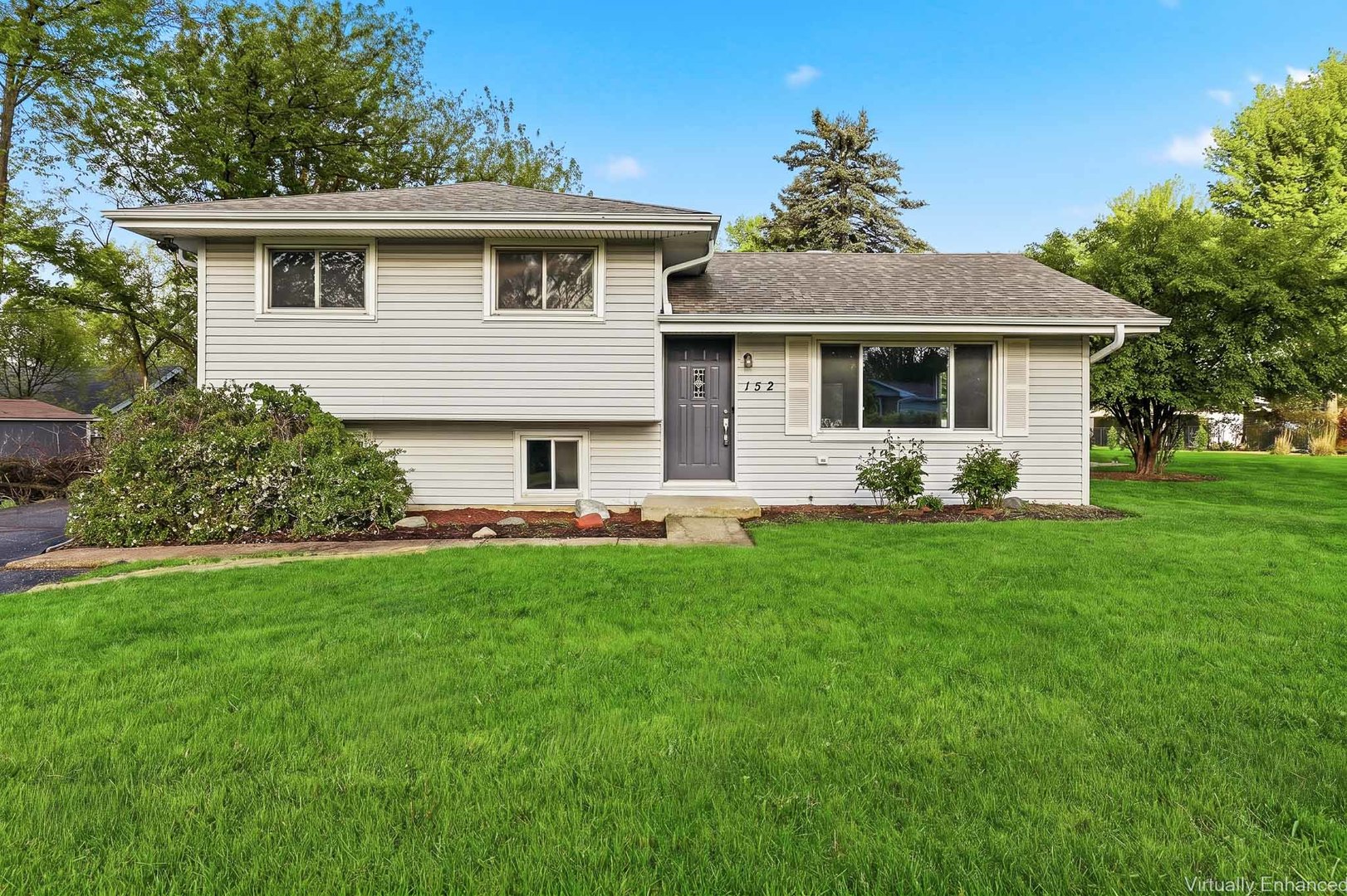 152 Skyline Drive, Carpentersville, IL