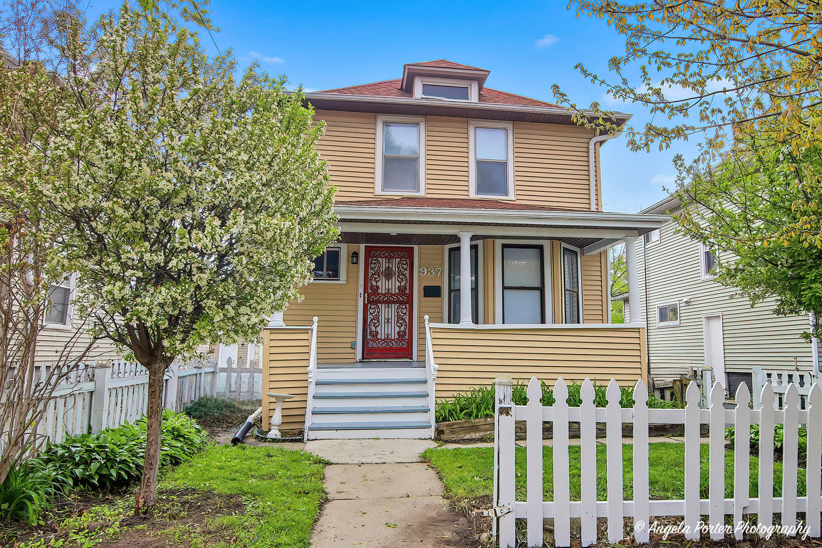 937 N County Street, Waukegan, IL