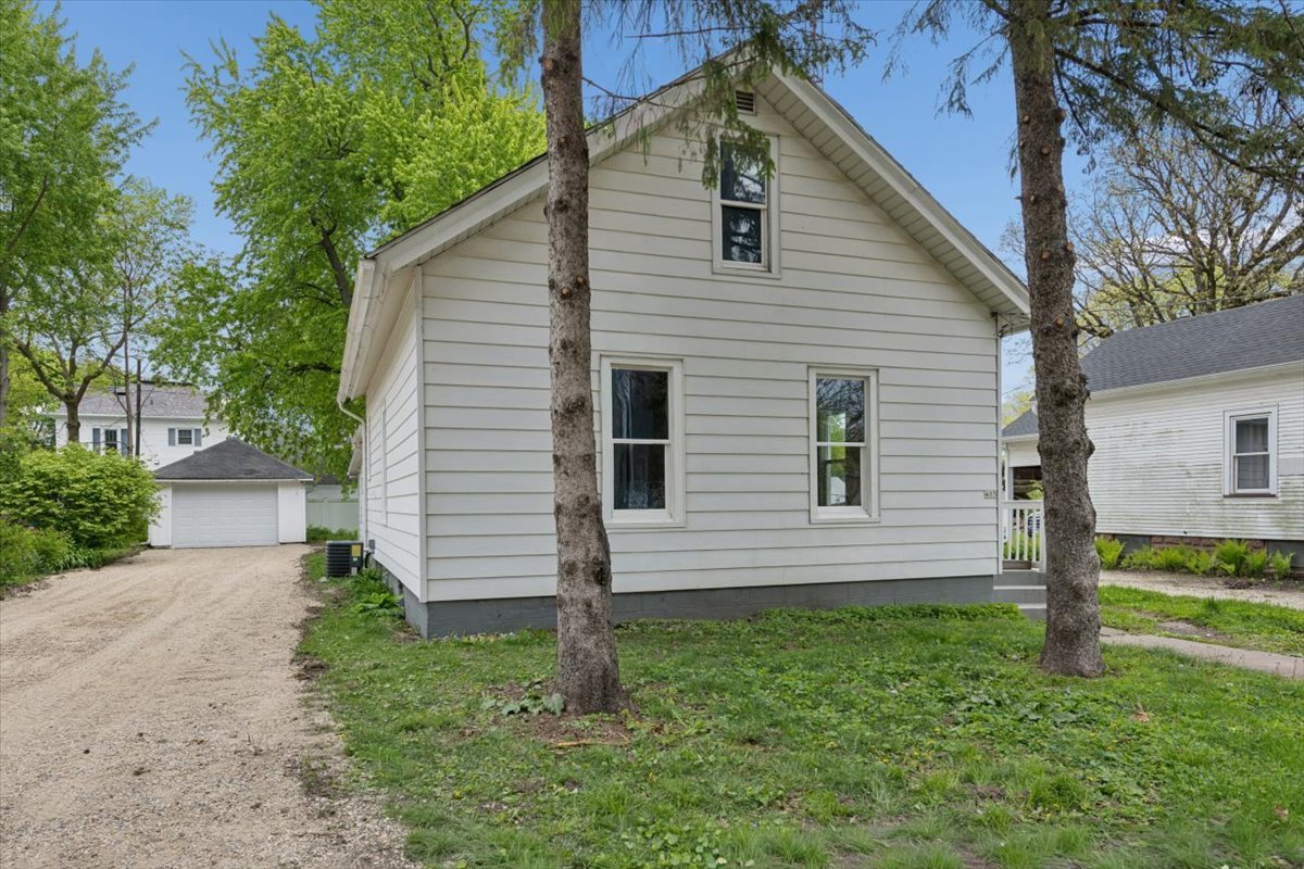 405 S Grant Street, Earlville, IL
