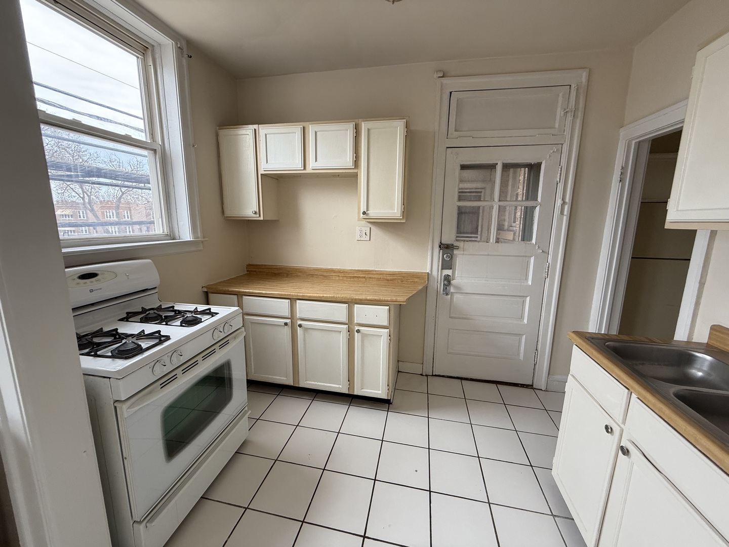 2140 S Gunderson Avenue #208, Berwyn, IL