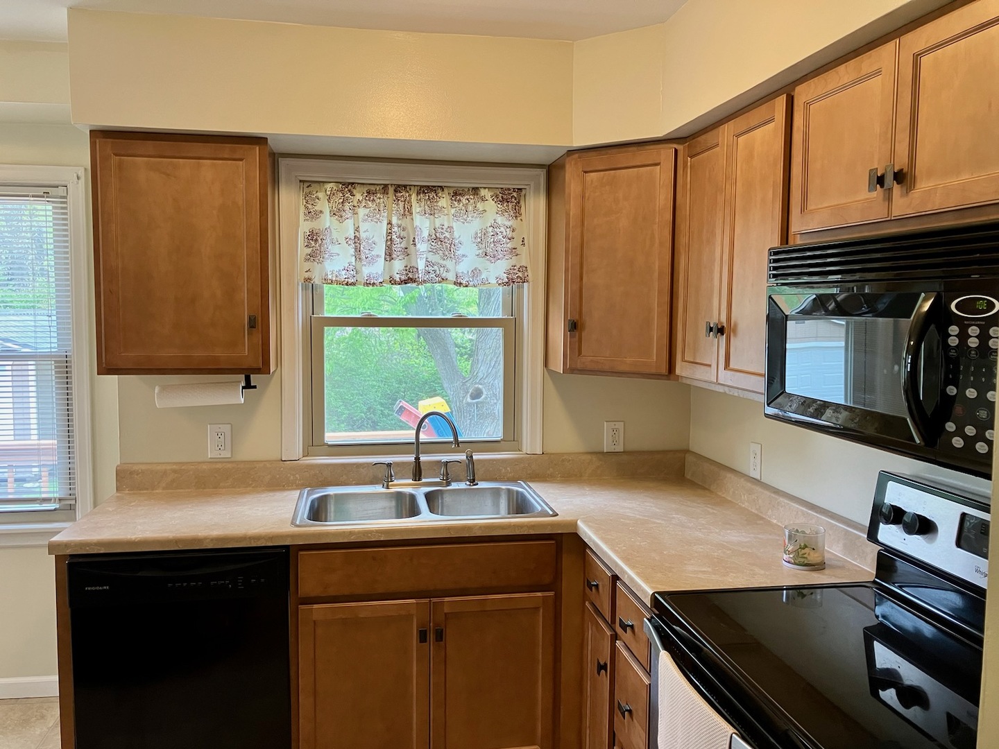 940 N Dement Avenue, Dixon, IL