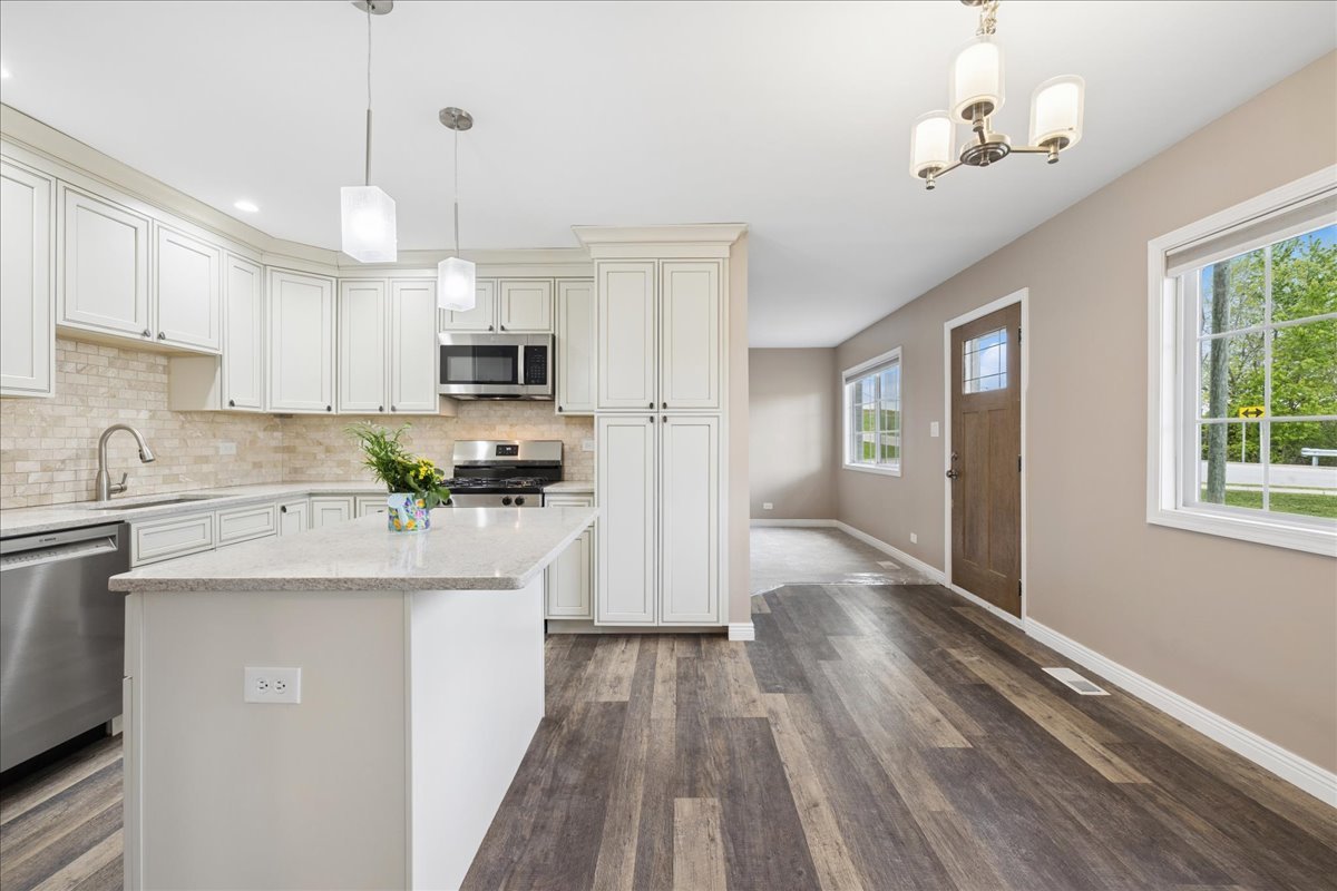 1221 Crystal Lake Road, Lake In The Hills, IL