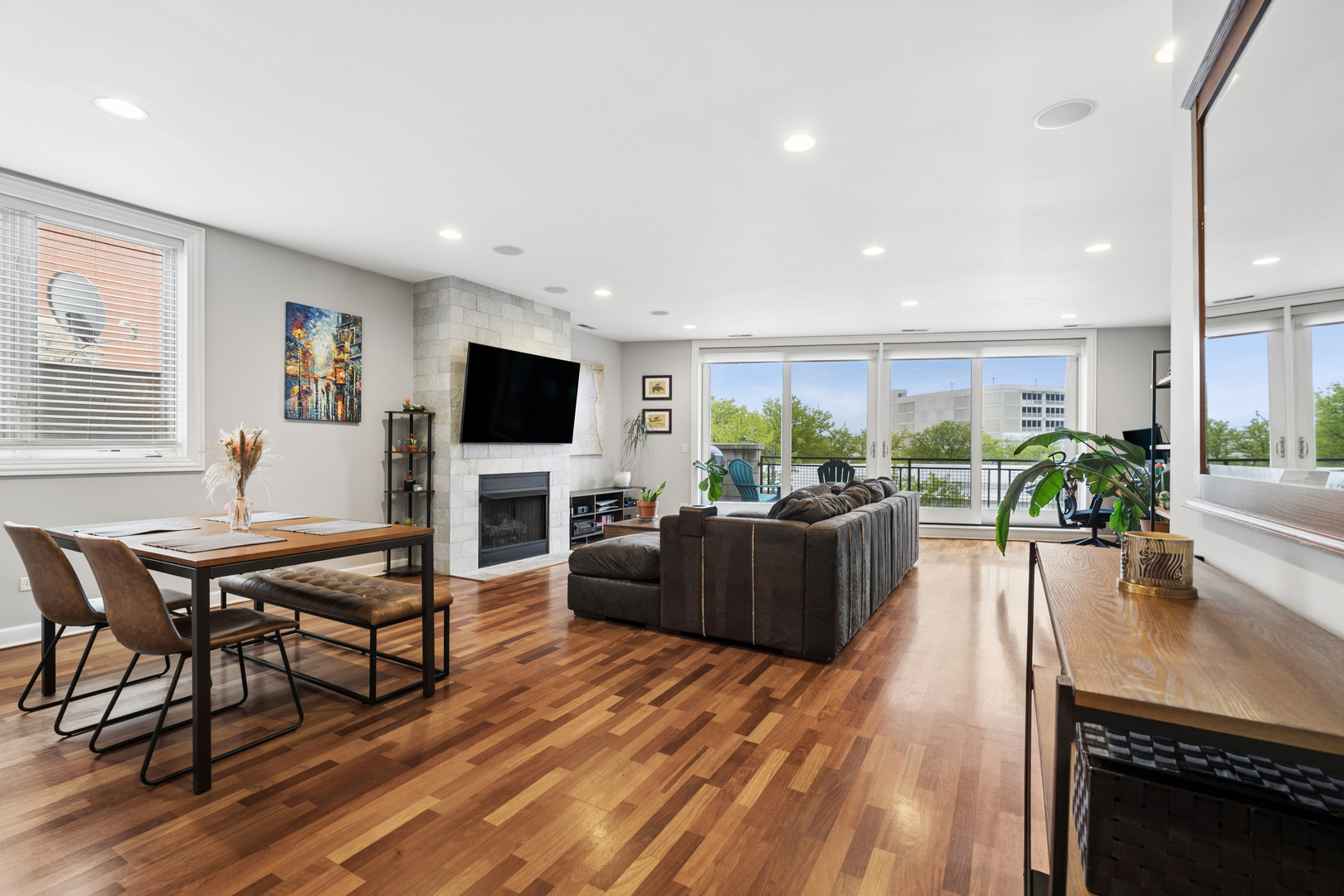 1633 N CLYBOURN Avenue #3, Chicago, IL